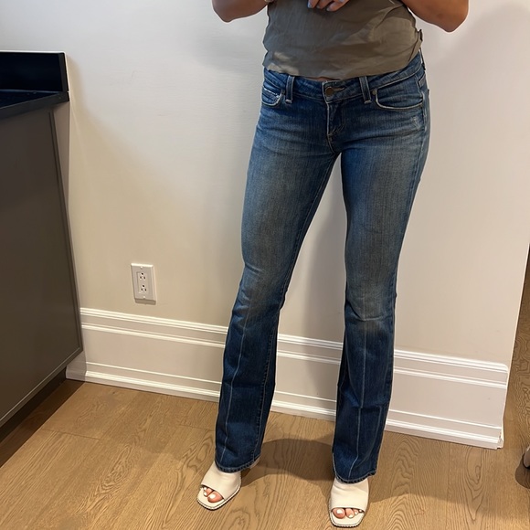 Paige low waisted jeans with flares bottoms size 26 - Picture 2 of 3